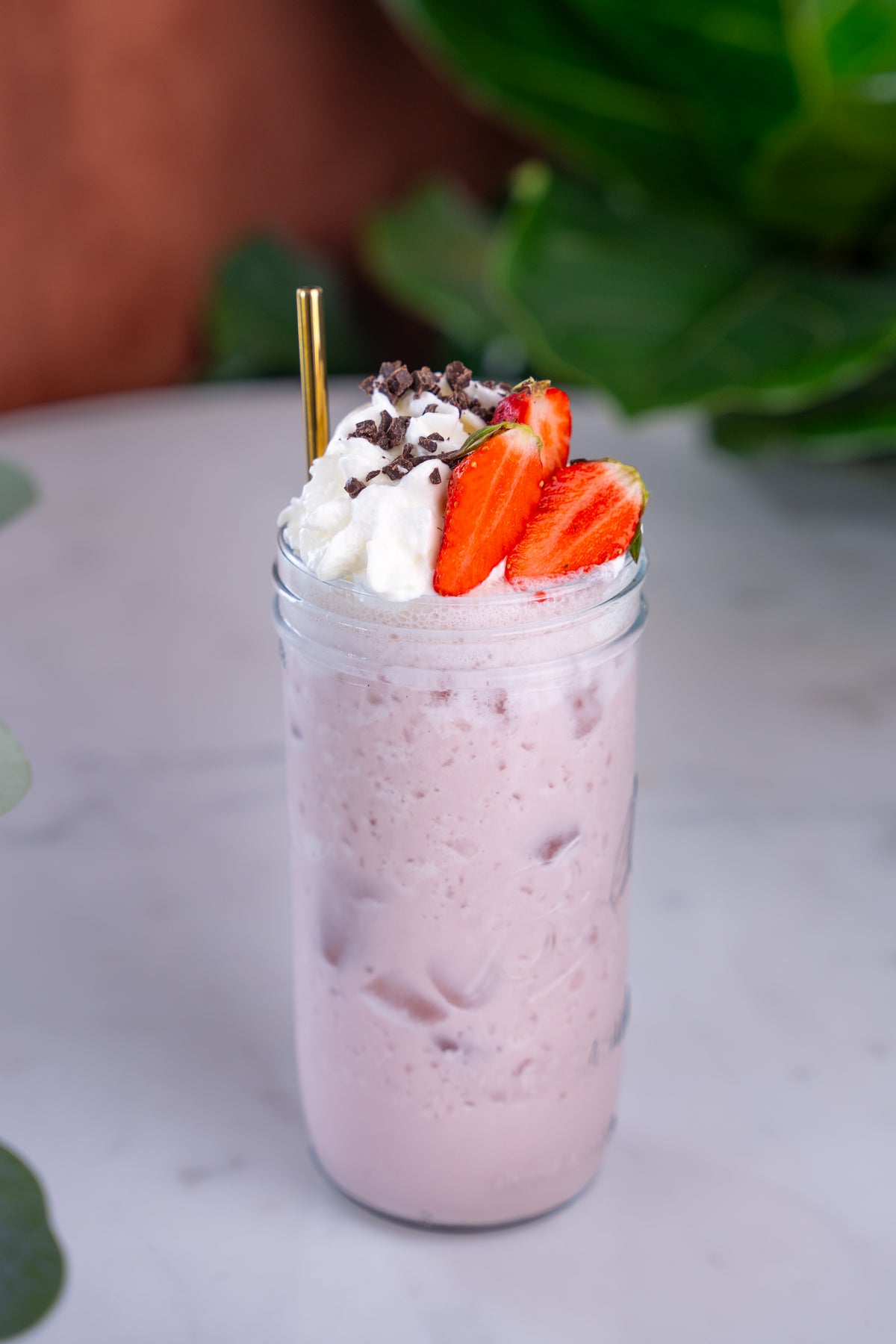 White Chocolate & Strawberry Freakshake